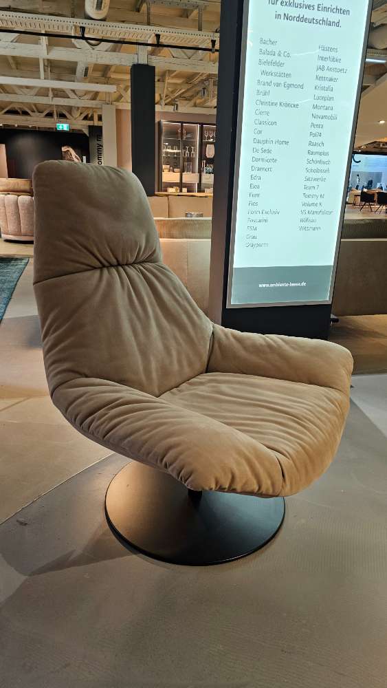 Möbel, Tommy M, Sessel Franky in Leder beige, Drehteller schwarz