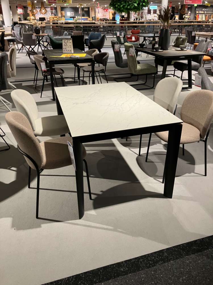 Esstisch-Gruppe bestehend aus Tisch und 4x Stuhl