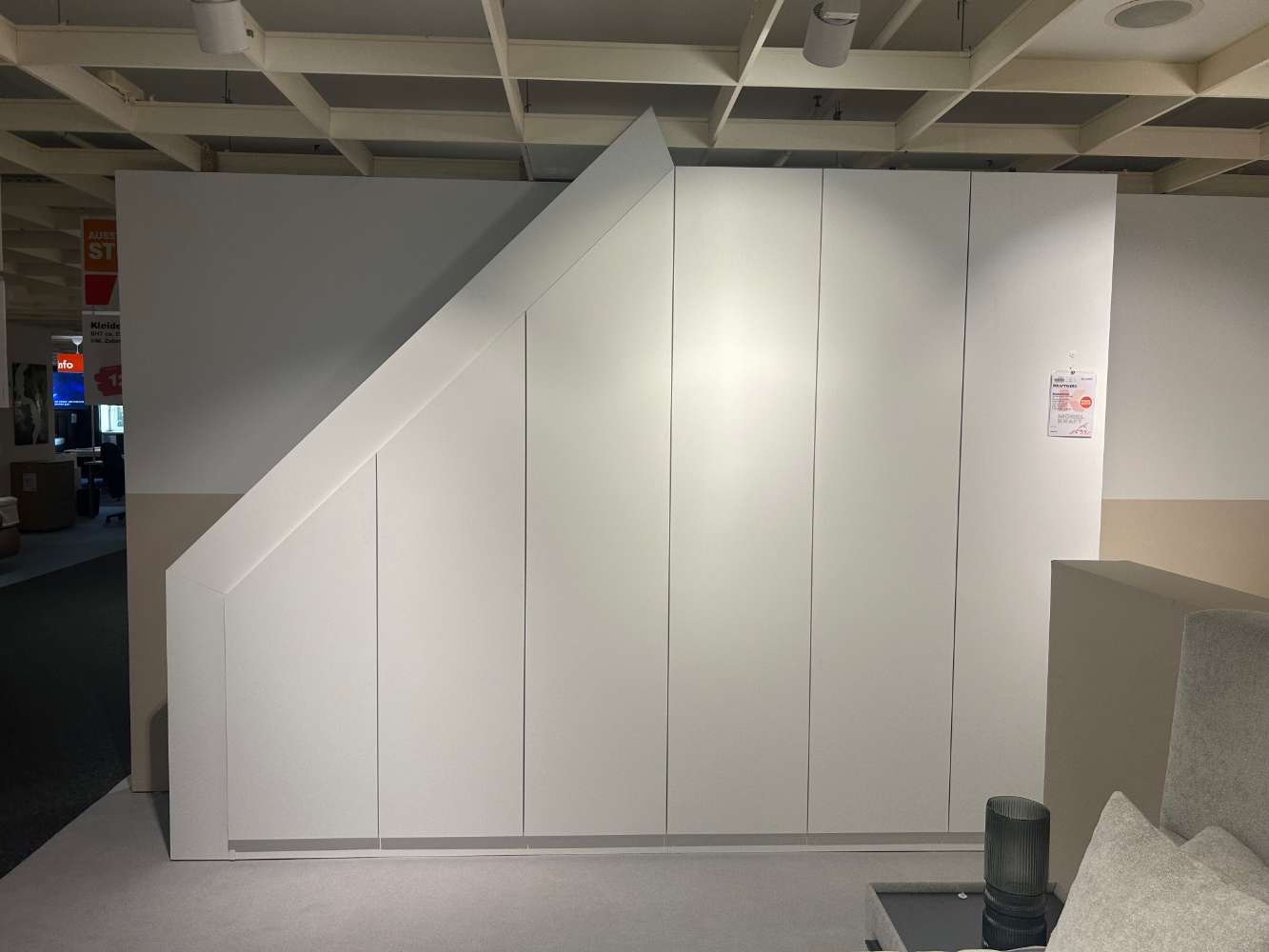 Kleiderschrank / Schräge links