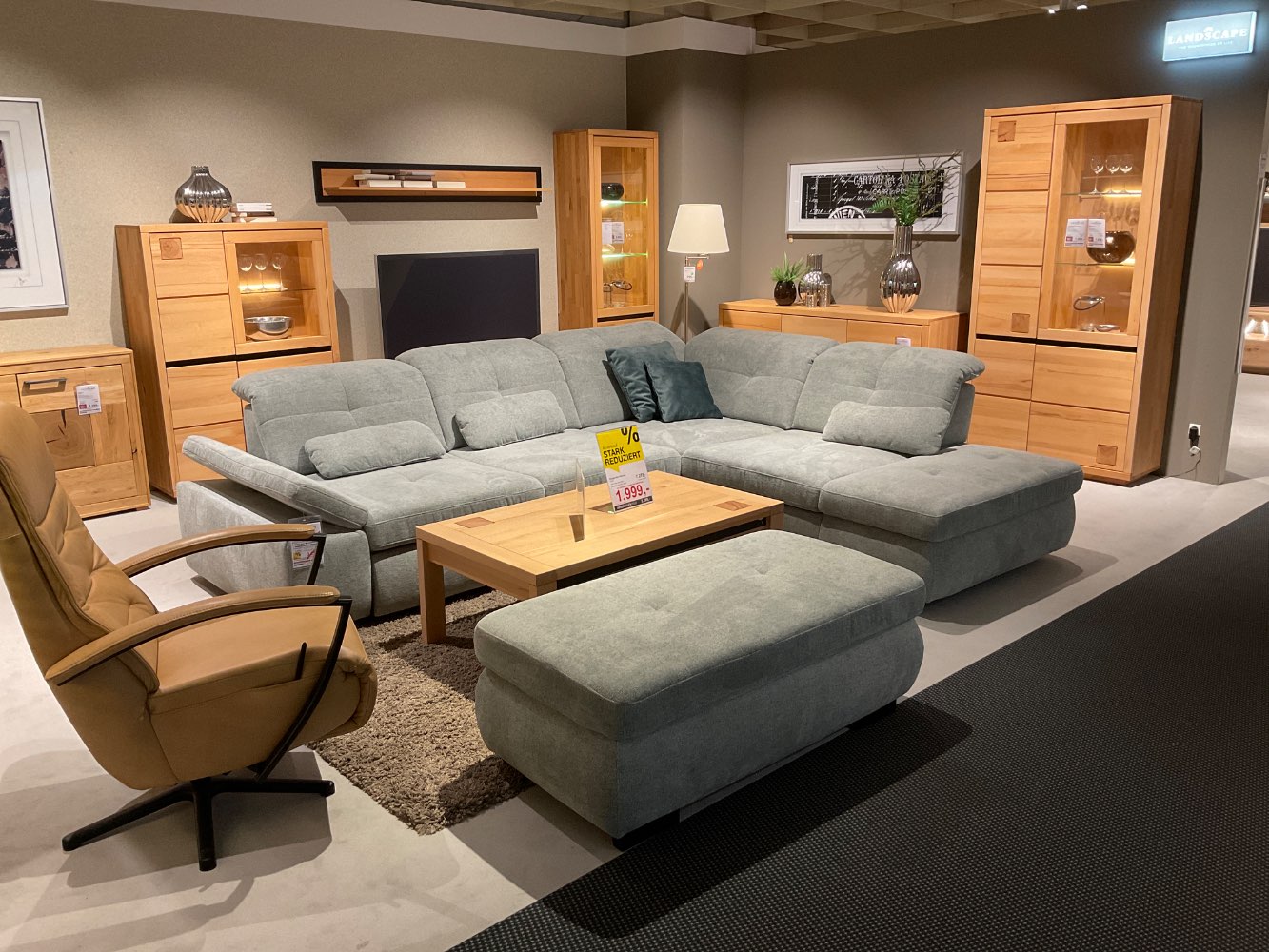 Eckgarnitur +Hocker mit Stauraum