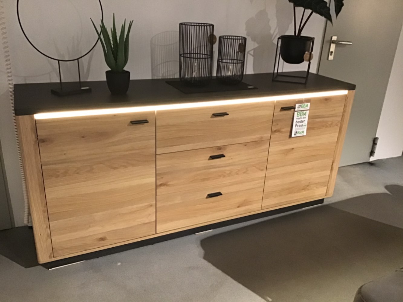 Sideboard Farbe Eiche/Abs. Schwarz Maß 185x84x46cm