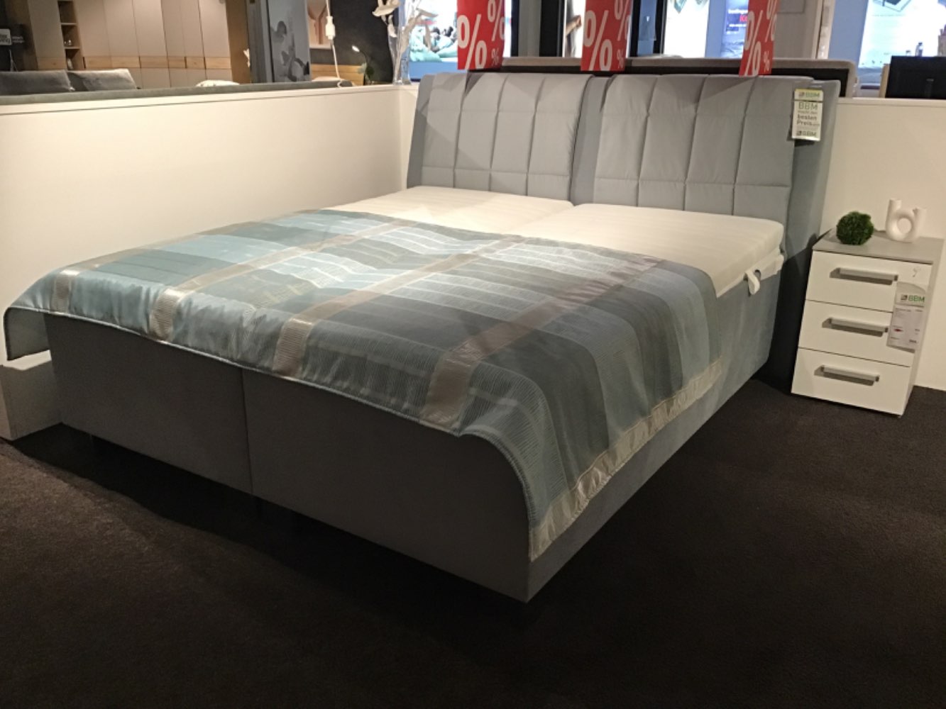 Polsterbett pastellfarbig mit Bettkasten LF 180×200