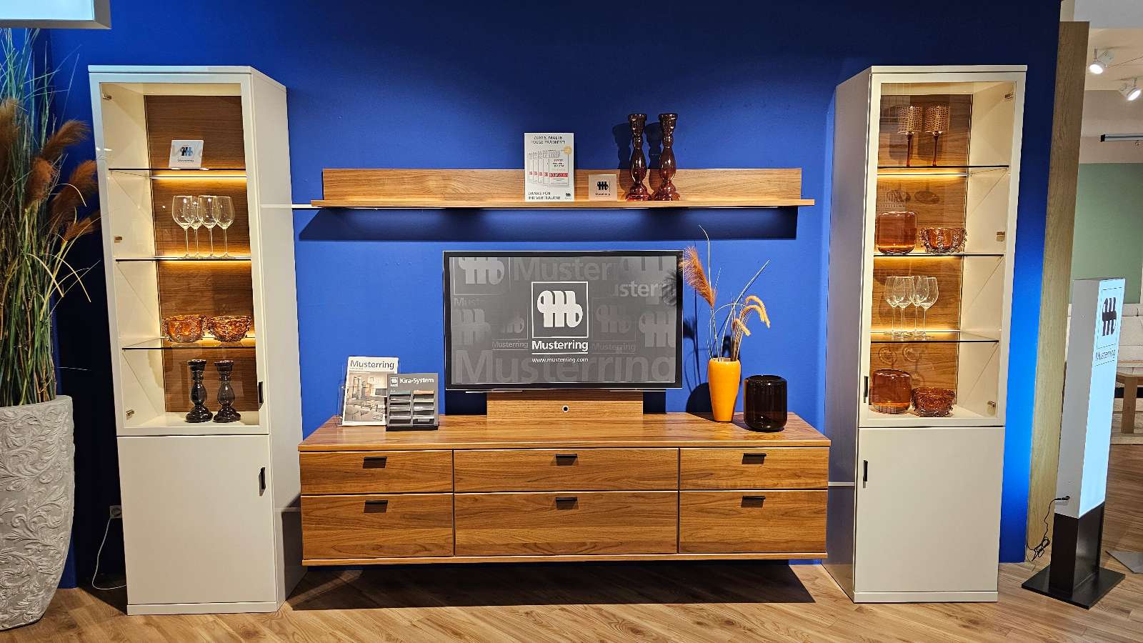 Wohnwand Kira System von MUSTERRING
