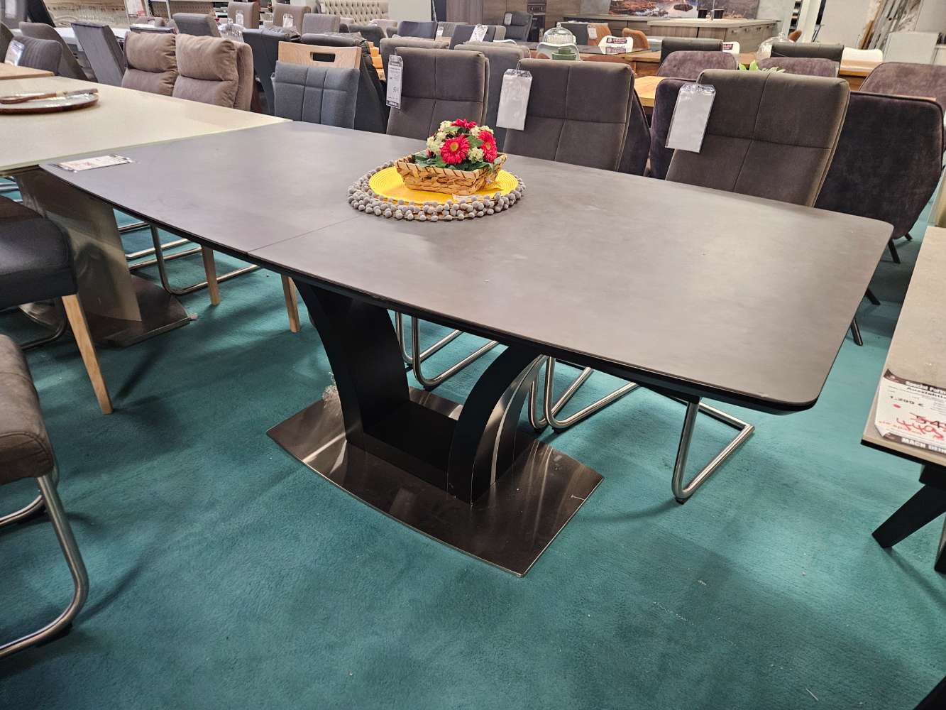 Esstisch Dyke statt 999€