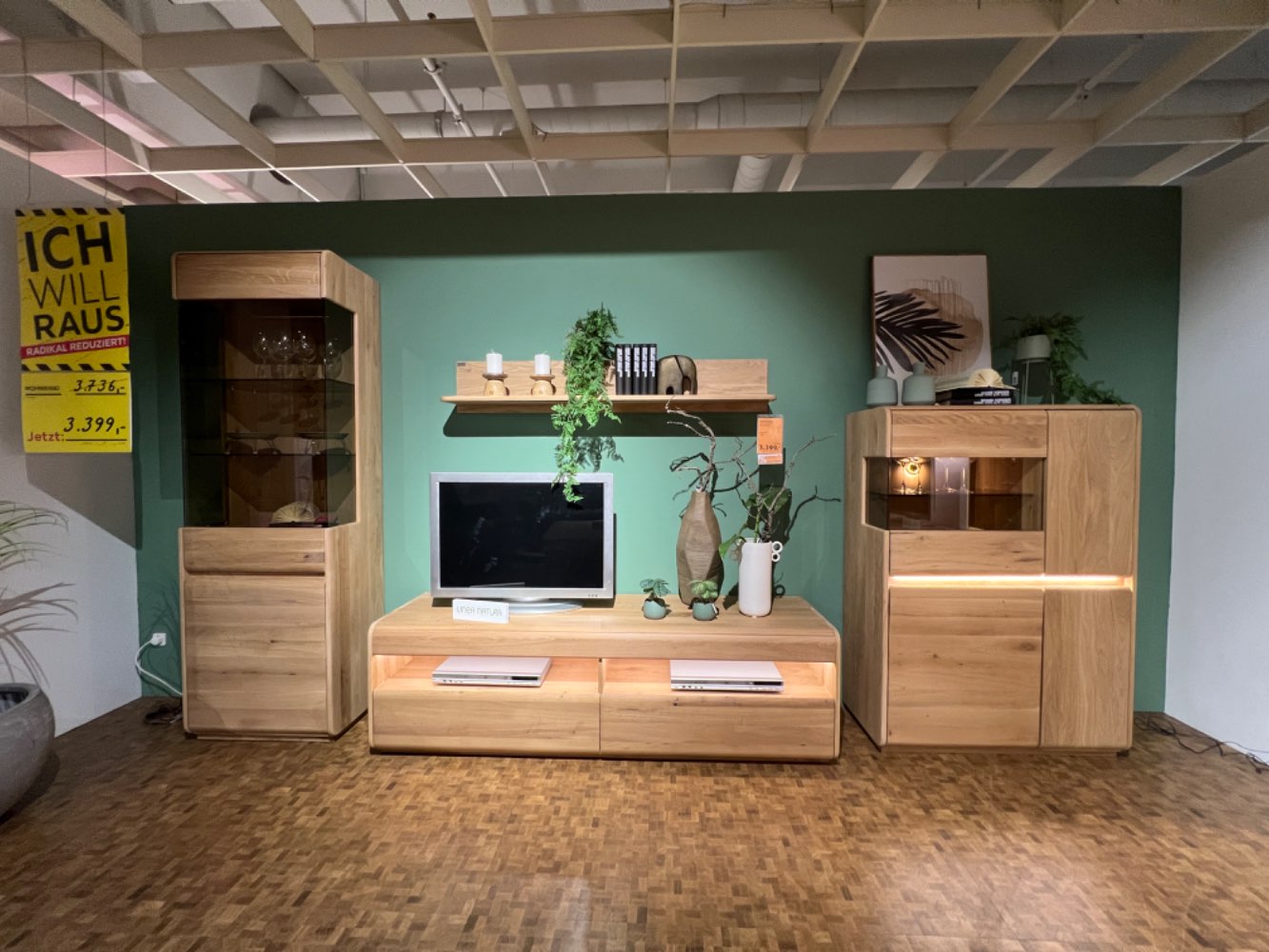 WOHNWAND EICHE MASSIV INKL BELEUCHTUNG