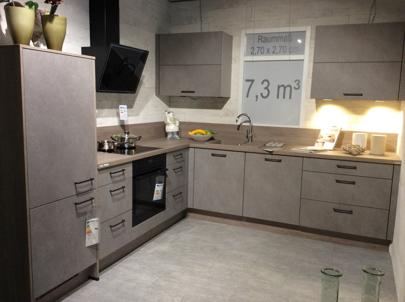 Nobilia Einbauküchen mit AEG Geräte Mass 284x274cm