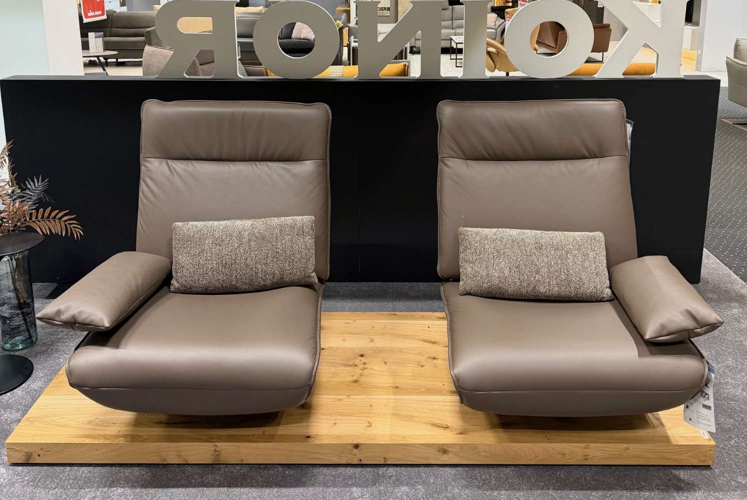 2-Sitzer Plateau-Sofa