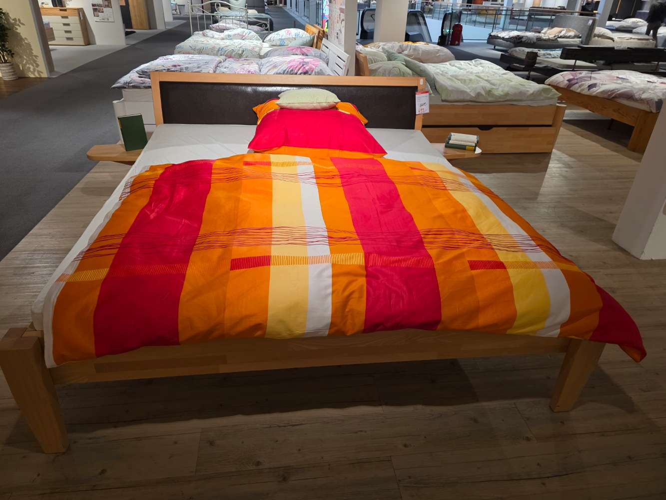 Holzbettgestell inkl Hänge-Nachtkonsolen