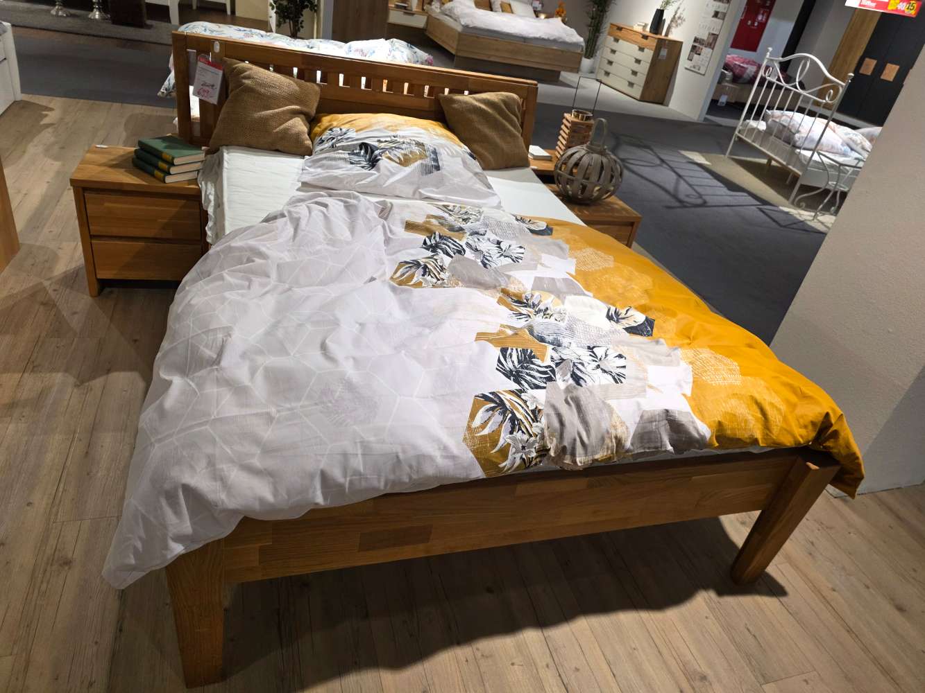 Holzbettgestell inkl. Nachtkonsolenpaar