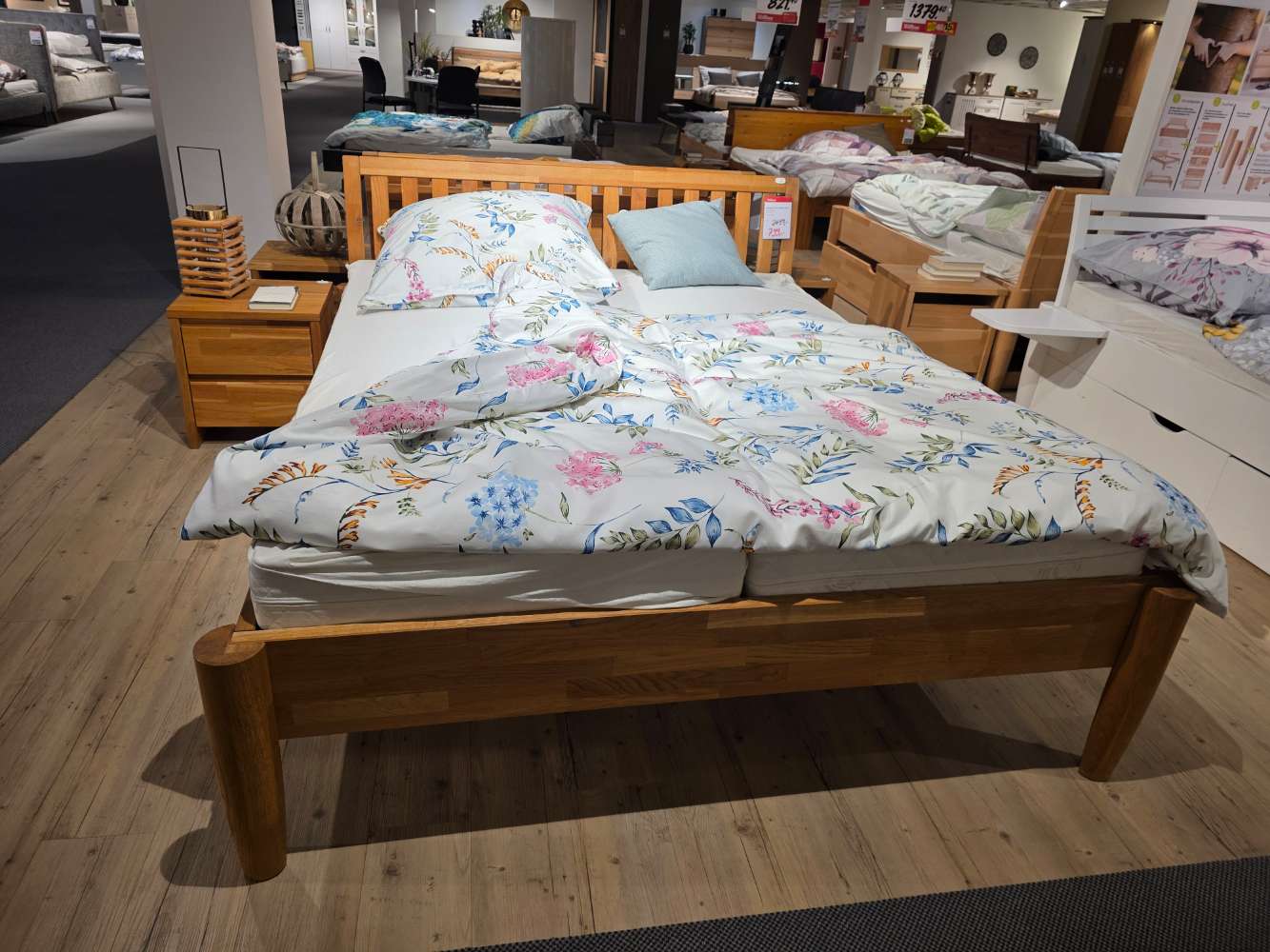 Holzbettgestell mit 1 Nachtkonsole