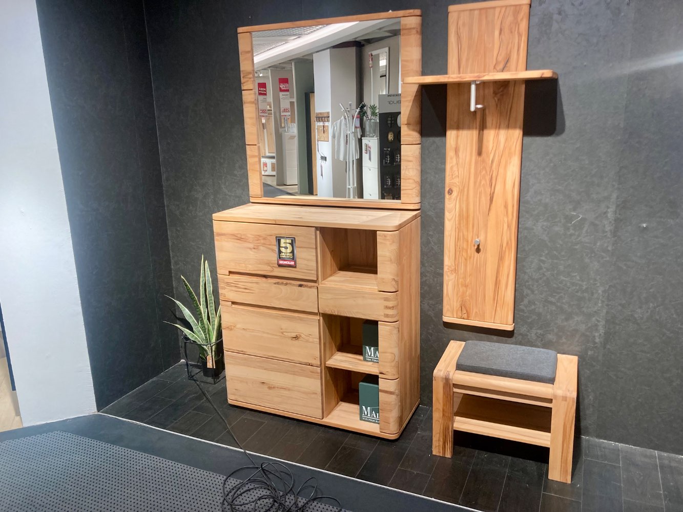 Garderobe Indianapolis von Decker