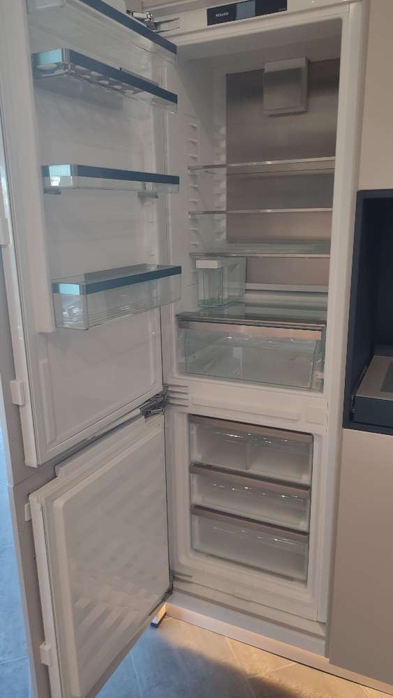 Kühl- / Gefrierkombination KFN 7785D