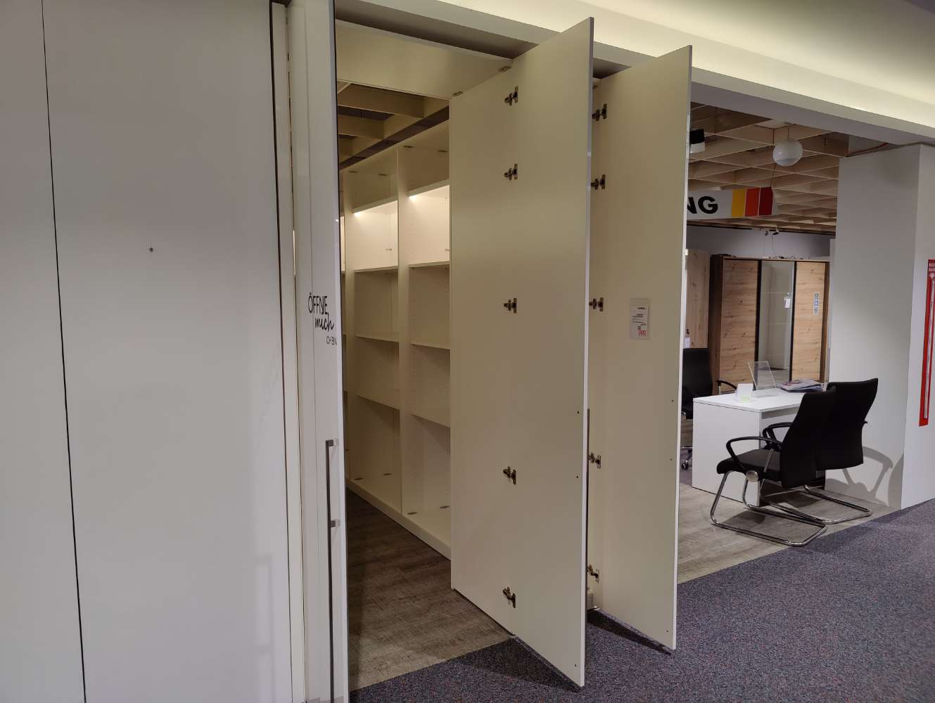 Begehbarer Kleiderschrank  – weiß – inkl. Beleuchtung