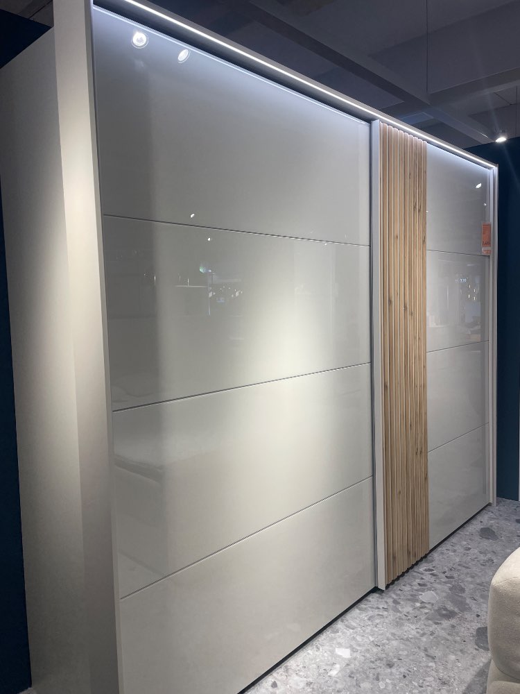 Schwebetürenschrank Rievas