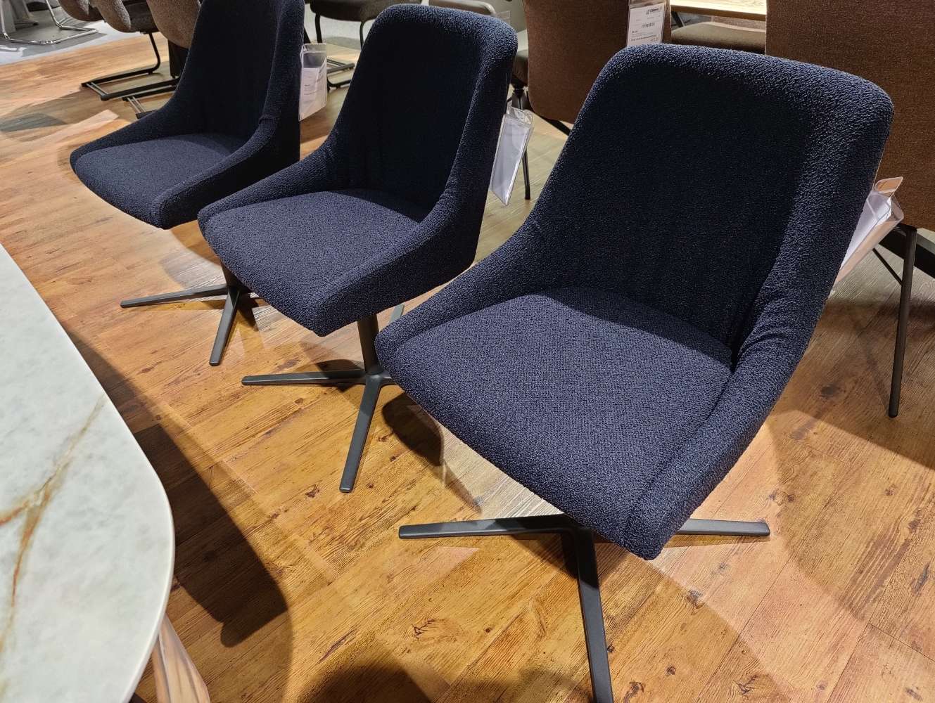 6 Stühle – VENJAKOB – Lani – Drehschwingfunktion – Dunkelblau