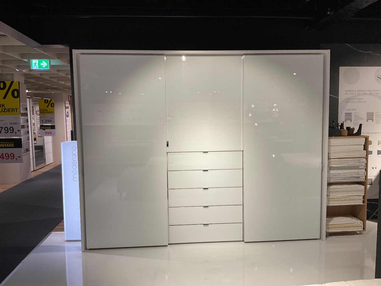 Schwebetürenschrank