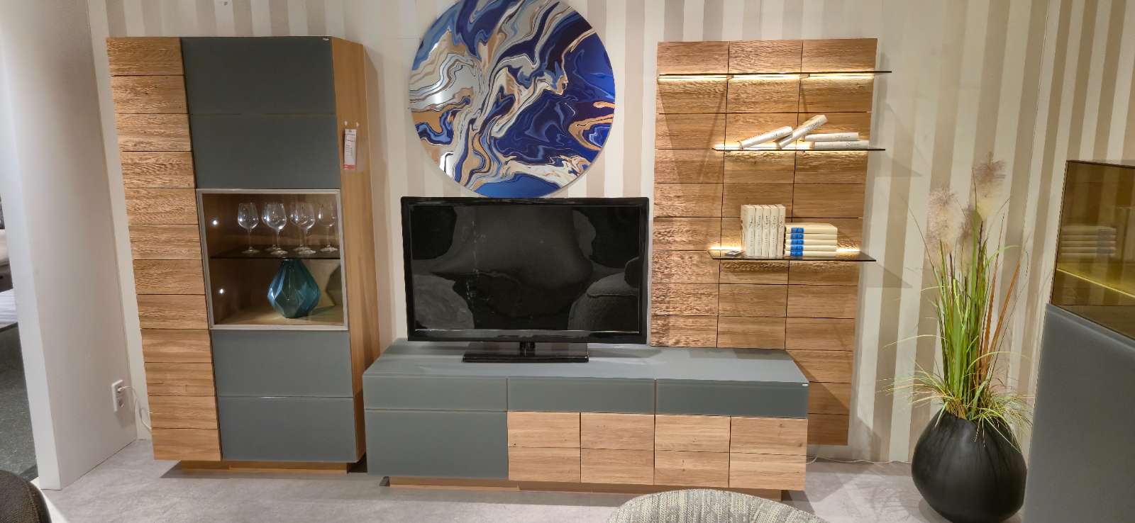 Wohnwand inkl. Beleuchtung