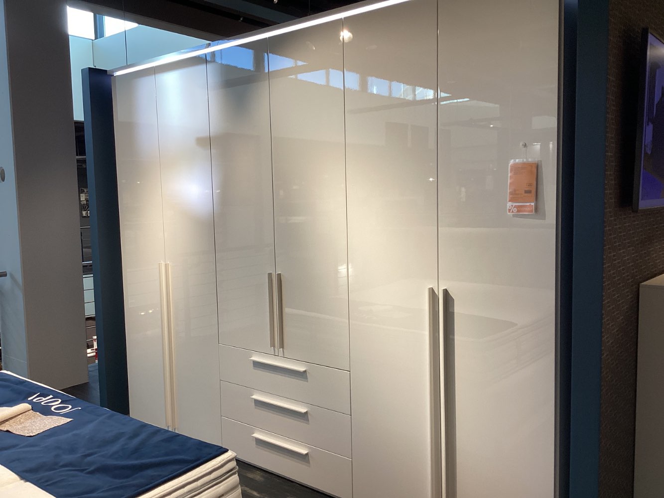 Möbel, Falttürenschrank Gloss -JOOP-, ca. 306x239x60cm, Hellgrau