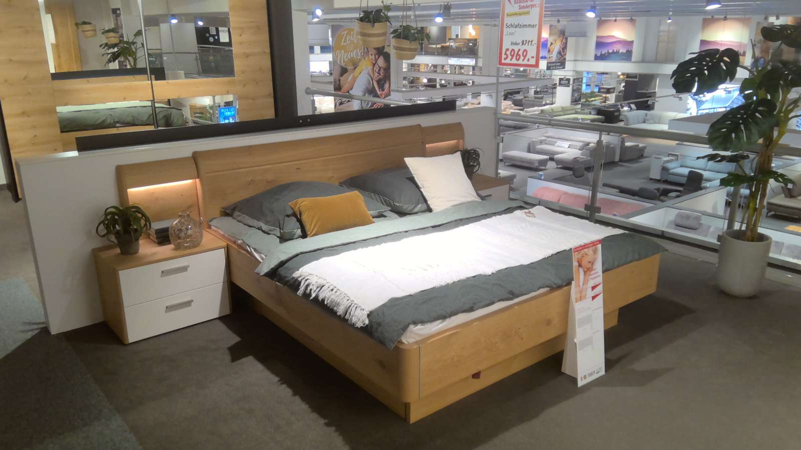 Loddenkemper Schlafzimmer Taro mit Beleuchtung