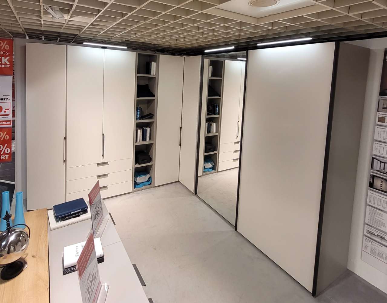 Eckschrank „Monaco“ ca. 300x240x310cm, Kieselgrau-Polarweiß