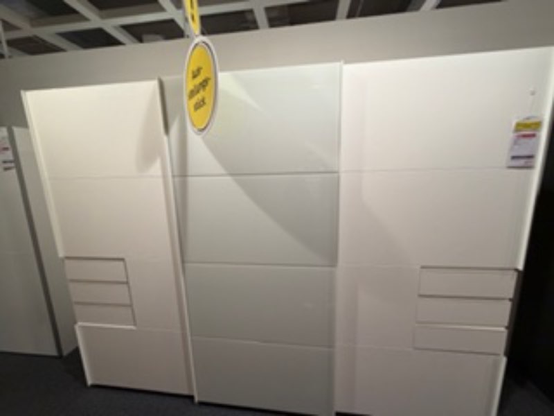 Schwebetürenschrank