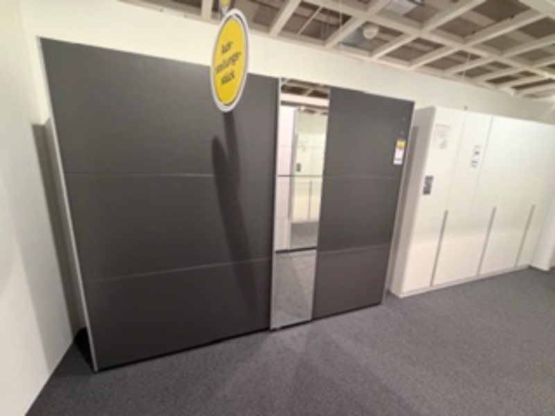 Schwebetürenschrank