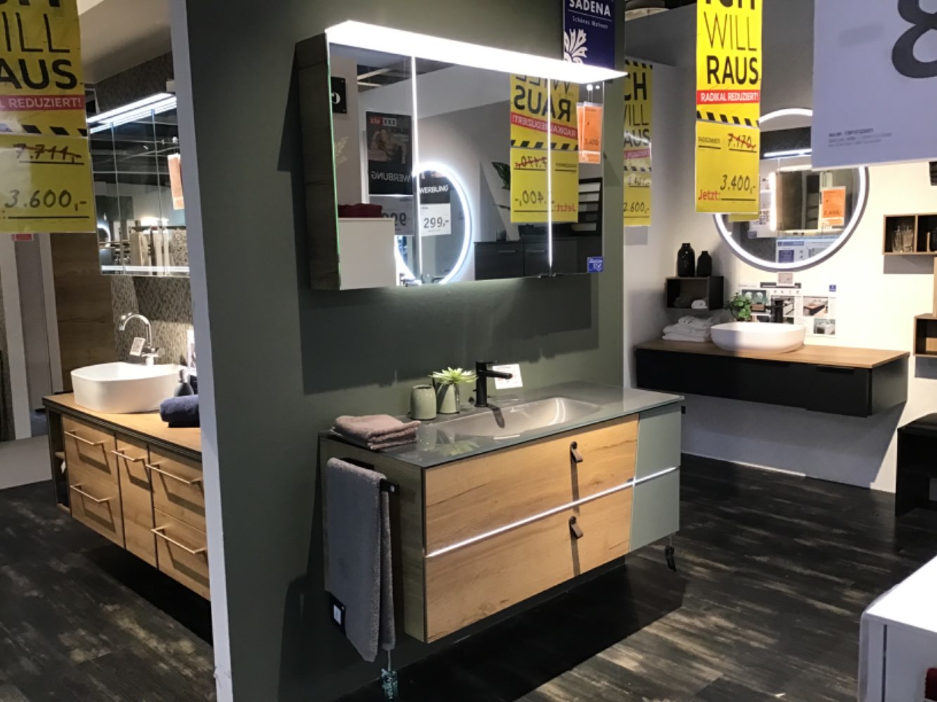 XXXLutz Ausstellungsstück Möbel Badezimmer Basel Eiche grün