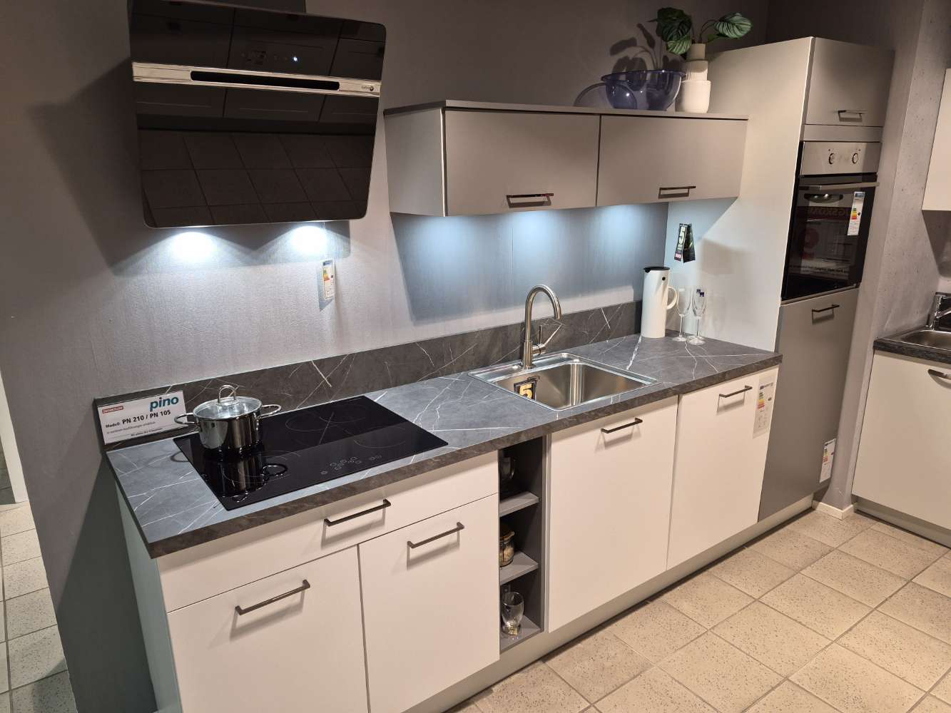 Pino 210 Ausstellungsküche inkl. Elektrogeräte