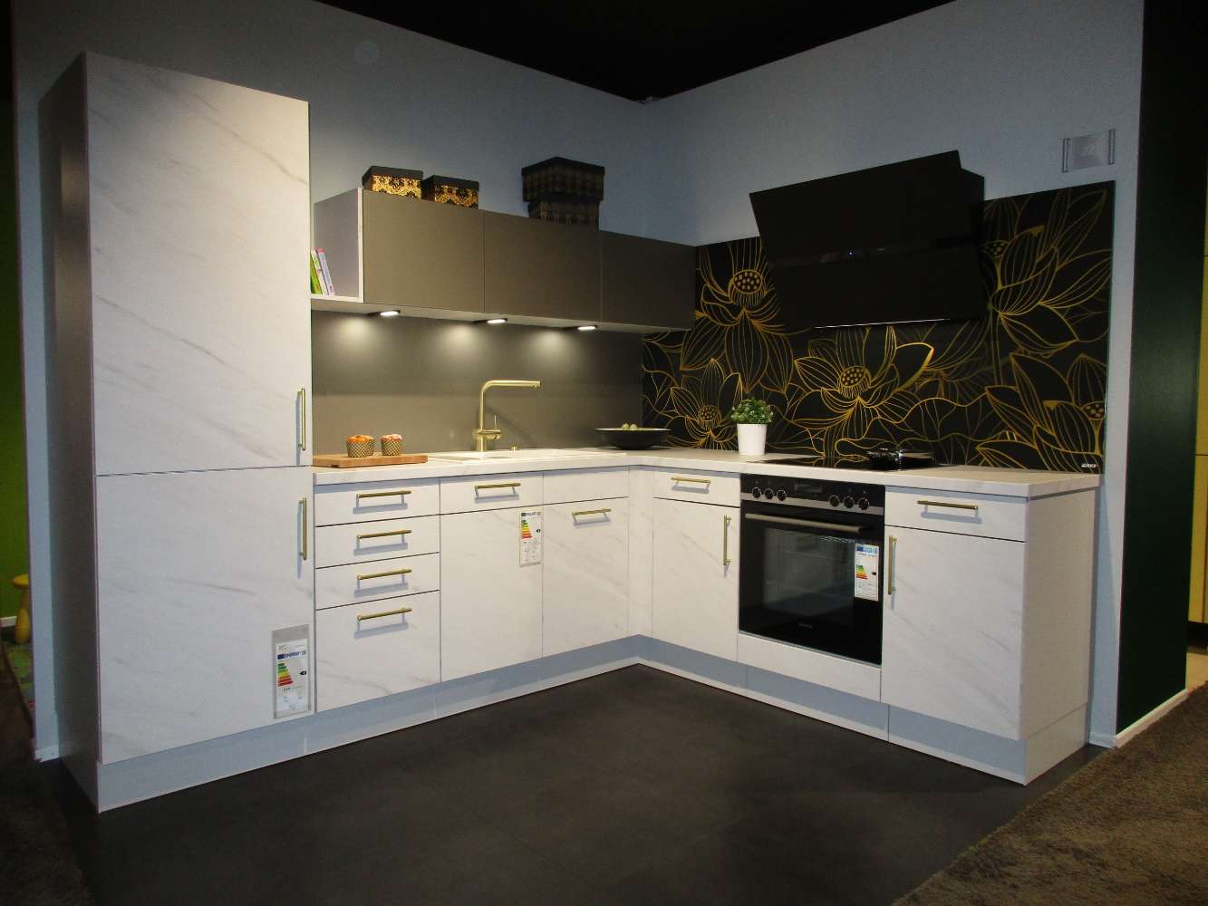 L-Küche K120 Kristallgrau klassische Einbauküche Marmoroptik weiß