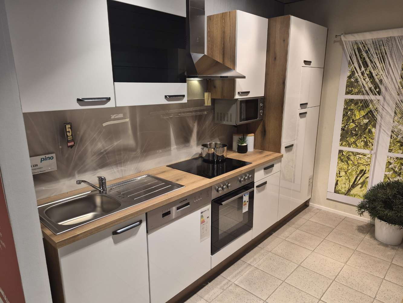 Pino 220 Ausstellungsküche inkl. Elektrogeräte