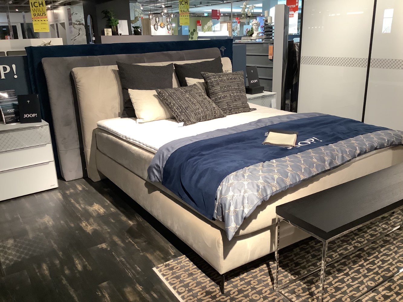 Joop Boxspringbett XXXLutz Schlafzimmerabteilung Heilbronn