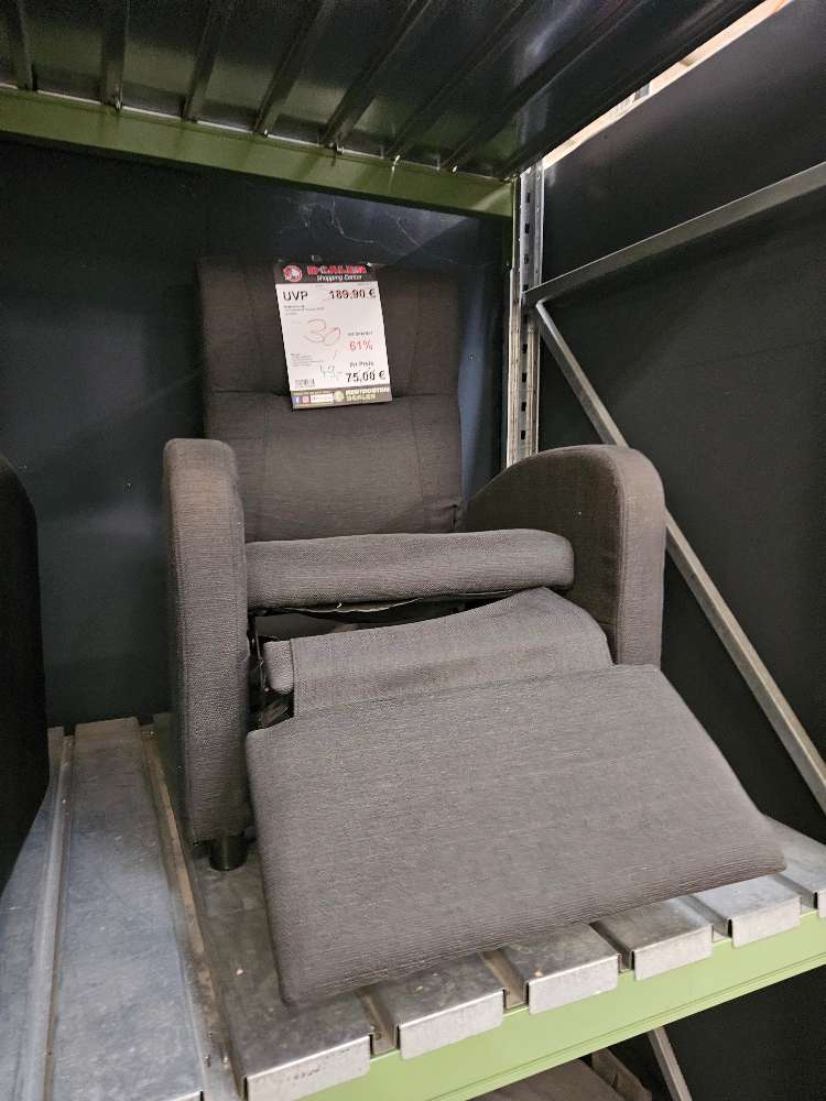 Defekte Sessel Möbel zu verschenken