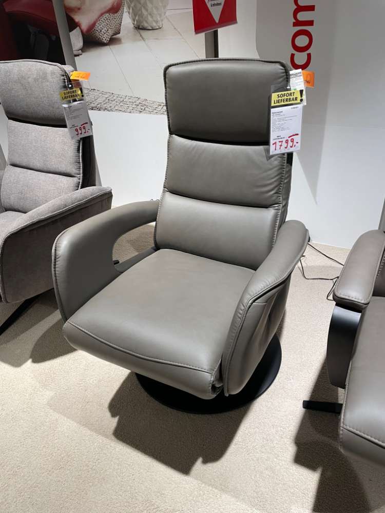 Relaxsessel mit motorischer Verstellung und Wechsel-Akku