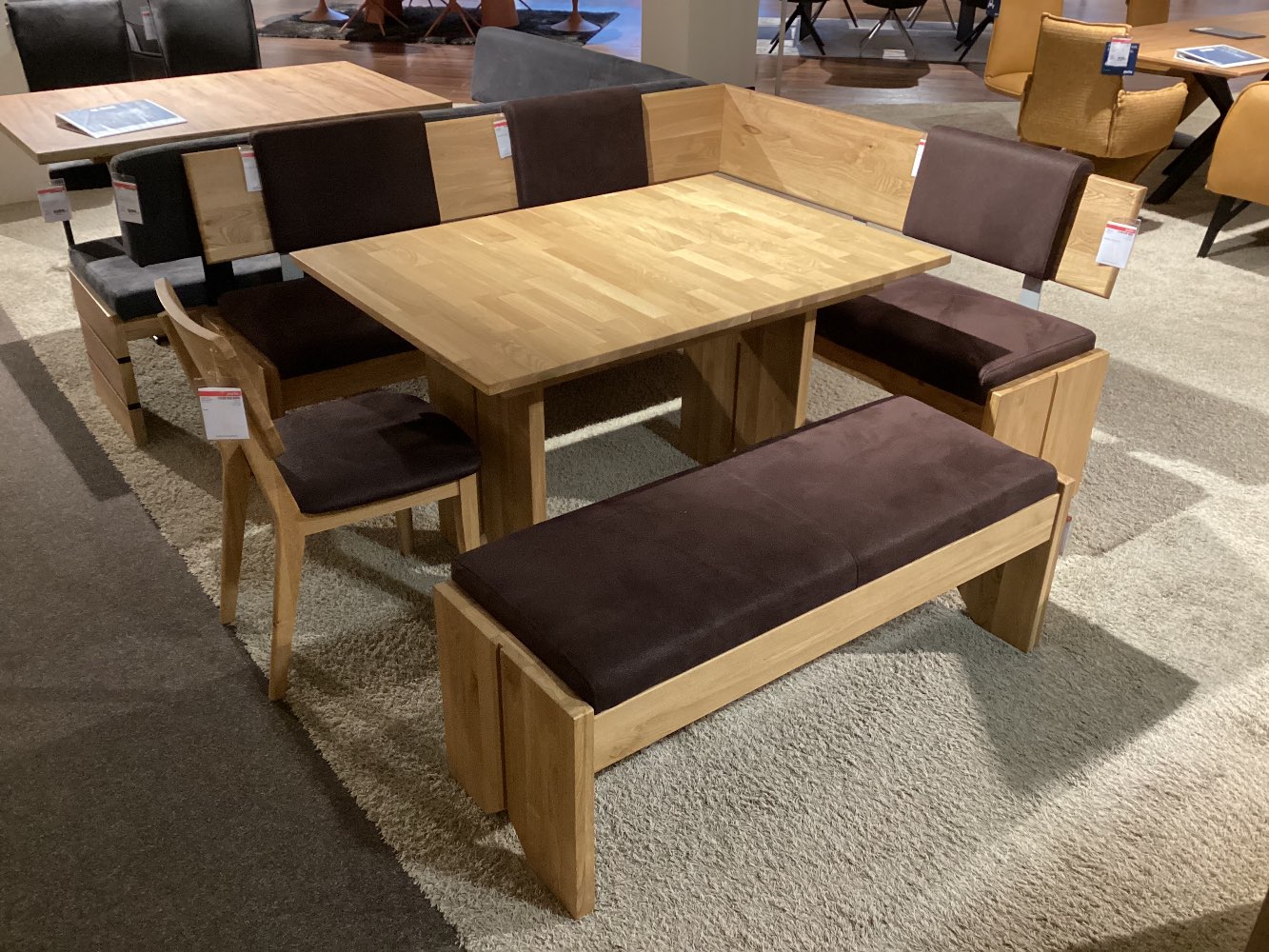 Eckbankgruppe „Ruva“, Wildeiche massiv,  Truhenbank, Auszugstisch