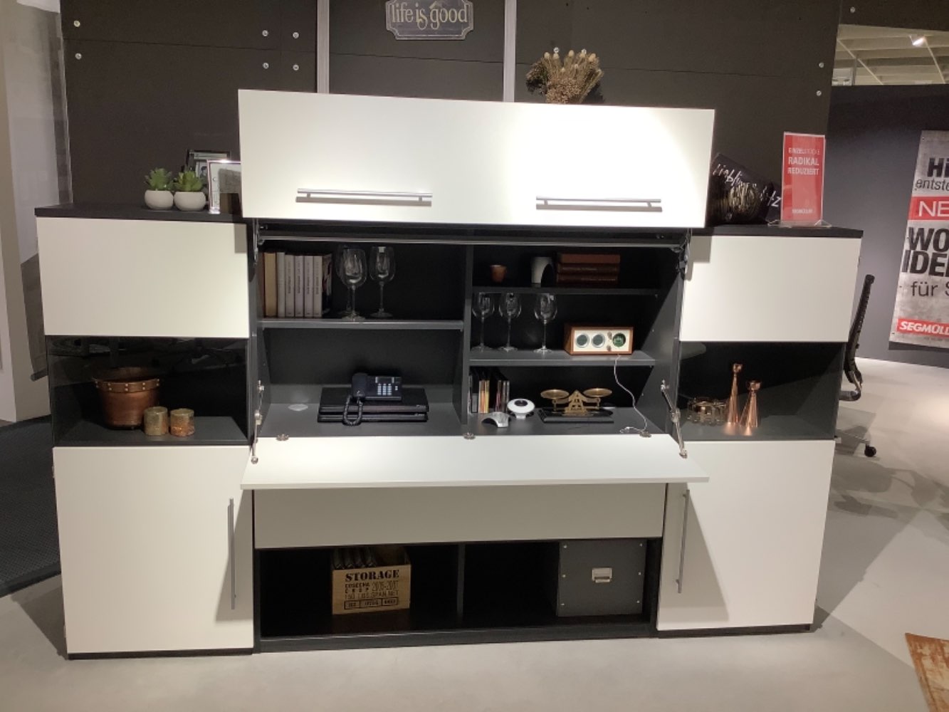 Office Box mit Vitrinenschränke