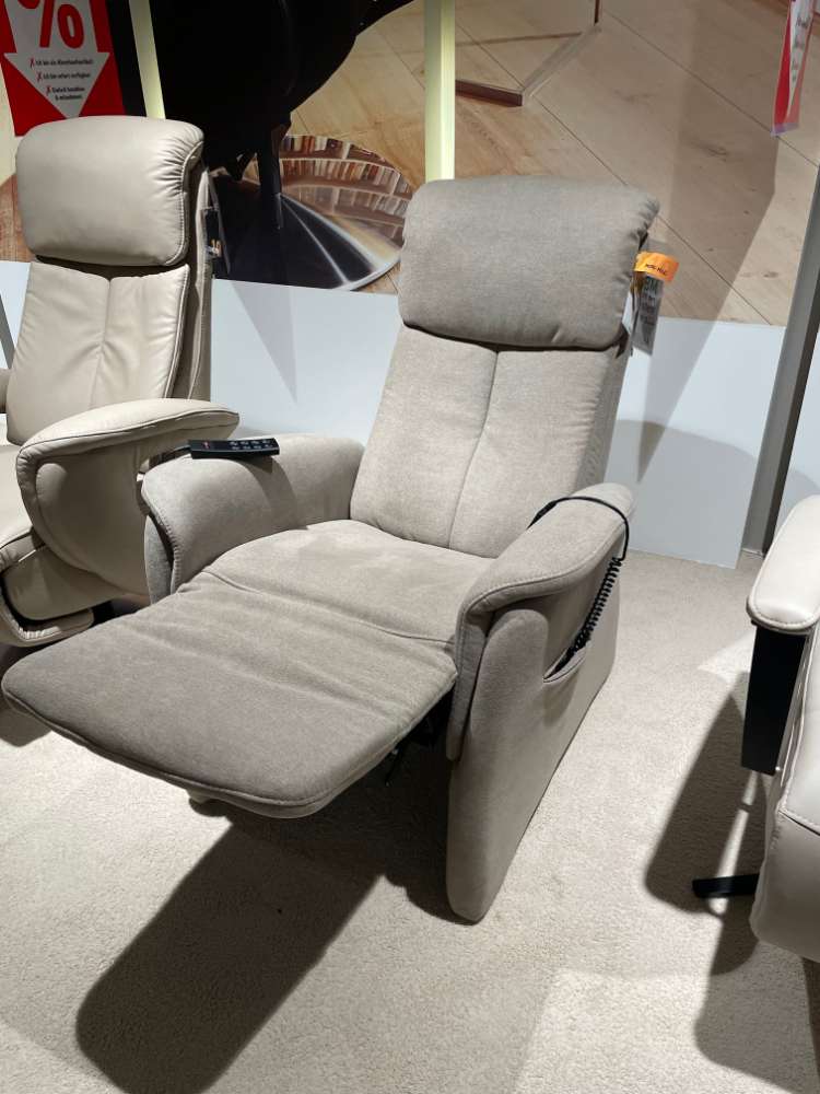 Relaxsessel mit motorischer Relaxfunktion und Sitzheizung