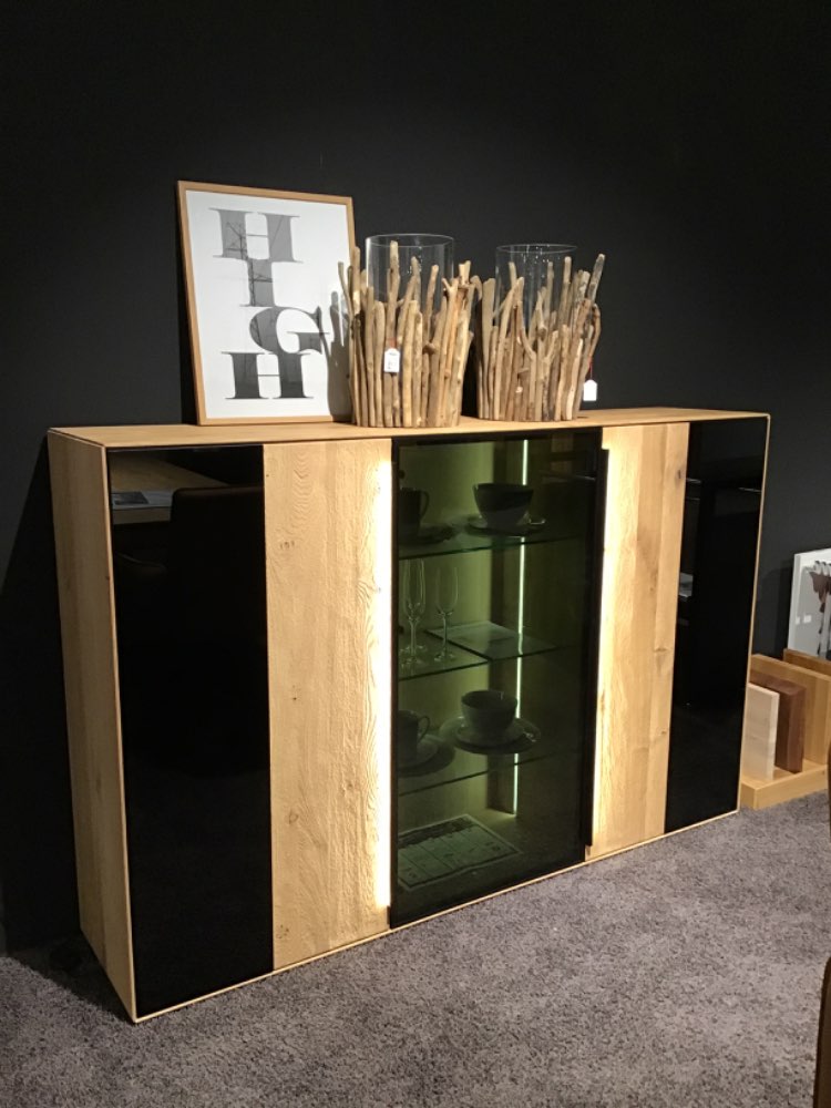 Highboard Eiche massiv Asteiche bianco mit schwarzen Glastüren