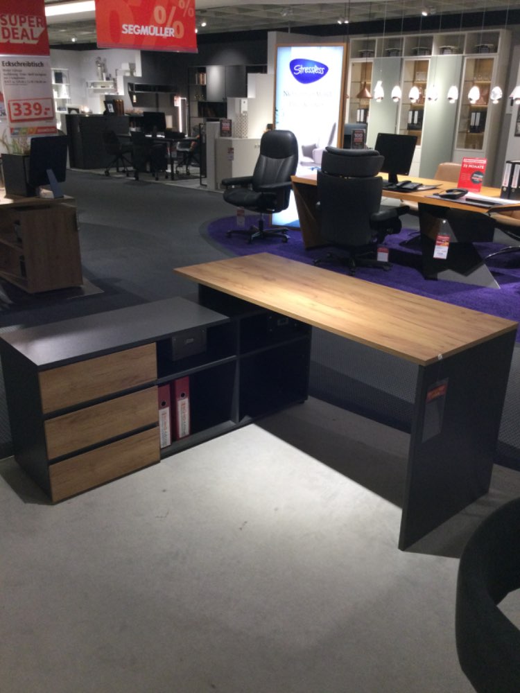 Eckschreibtisch