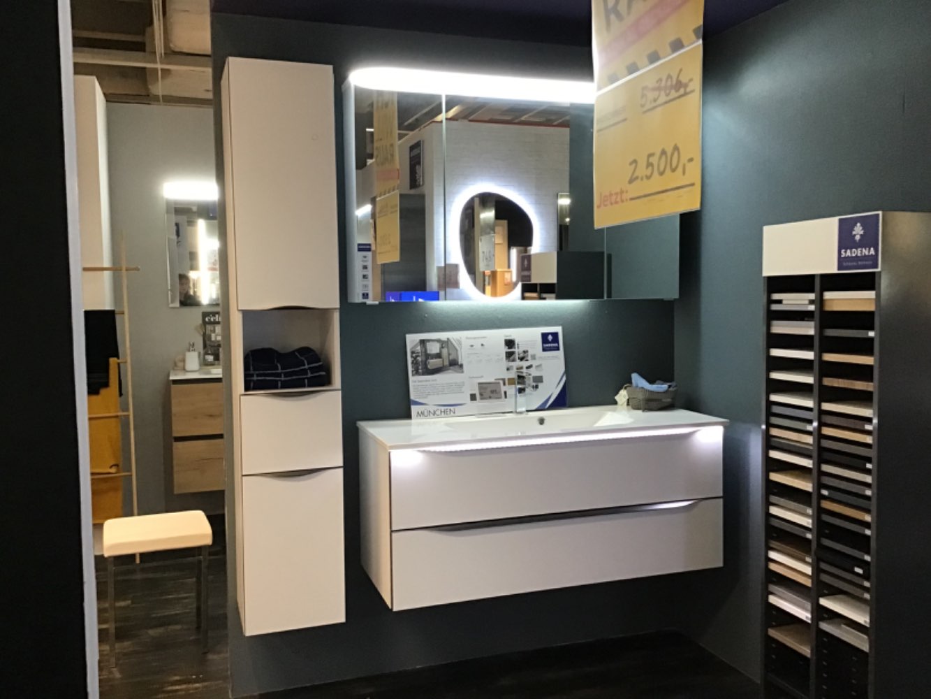 XXXLutz Ausstellungsstück Möbel Badezimmer München weiß matt