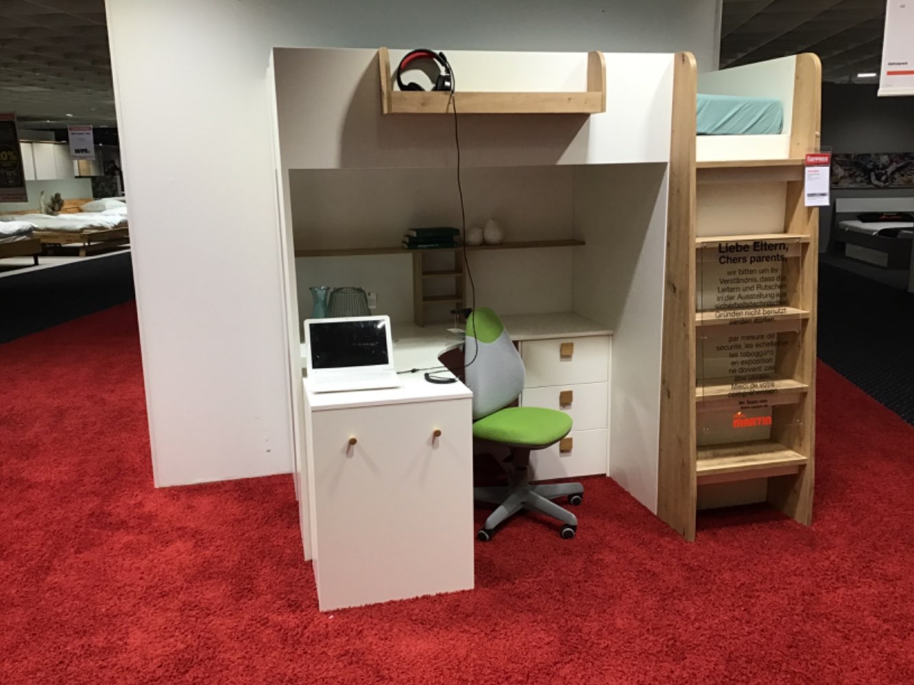 Hochbett Small World mit großem Schreibtisch