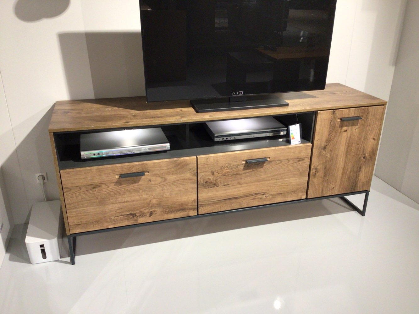 Sideboard + Wandregal