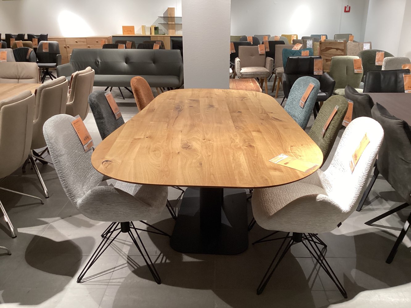 Esstisch Helvin Bert Plantagie