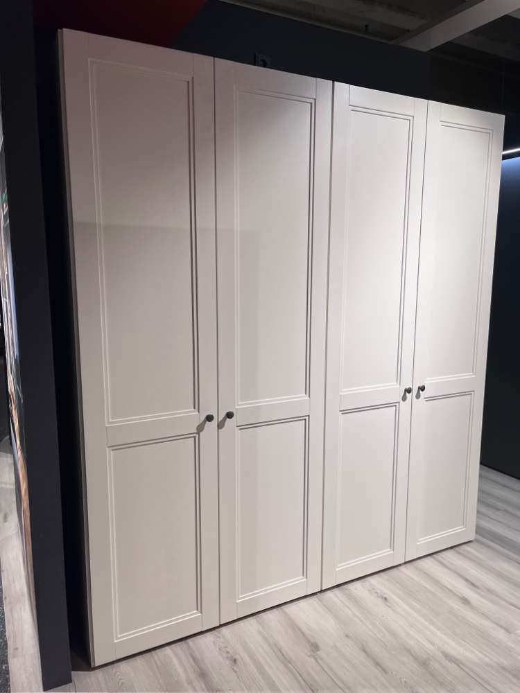 Drehtürenschrank 4 türig