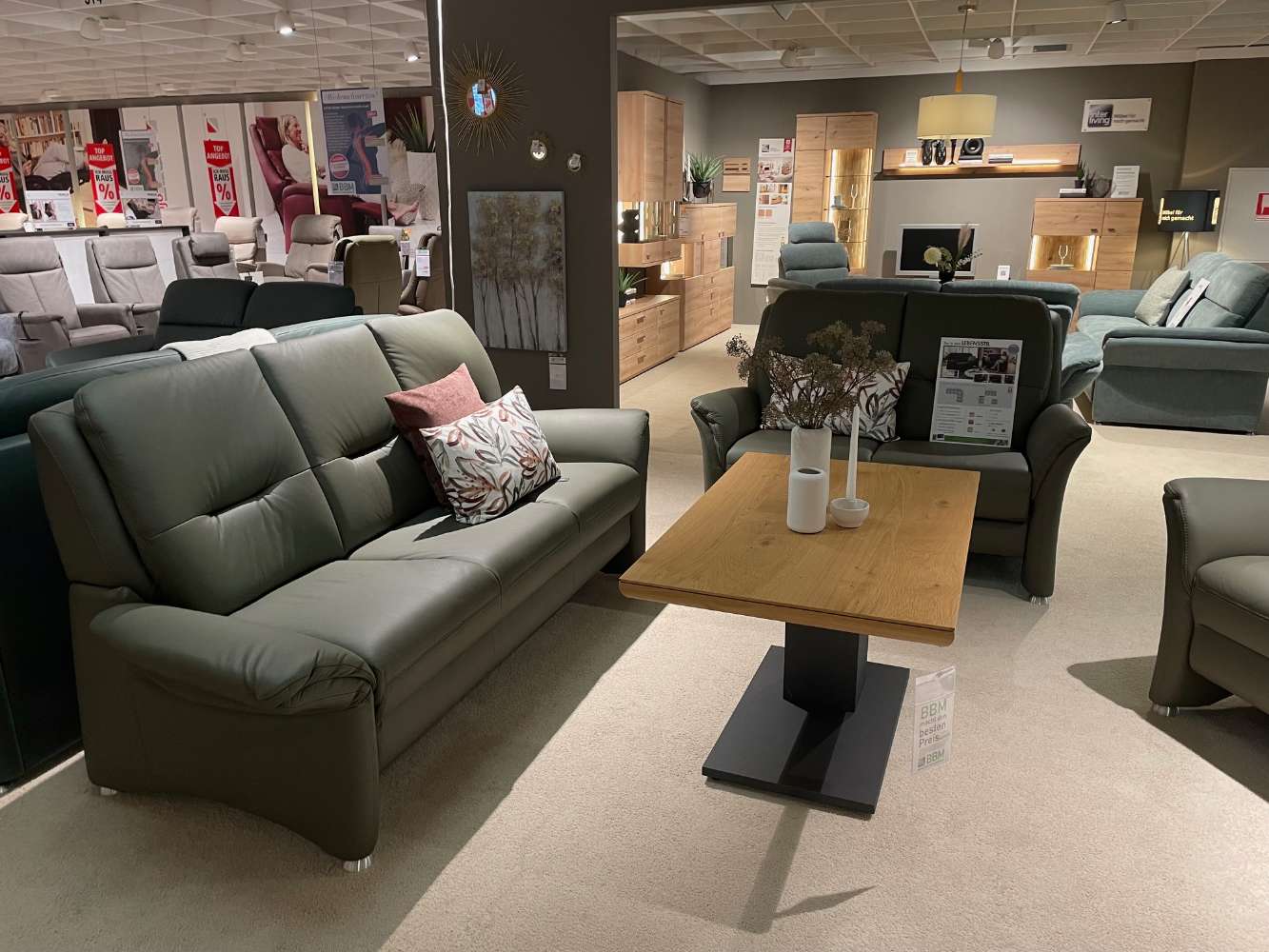 Polstergarnitur mit motorischer Vorziehbank + Sessel