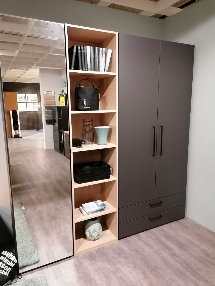 Kleiderschrank