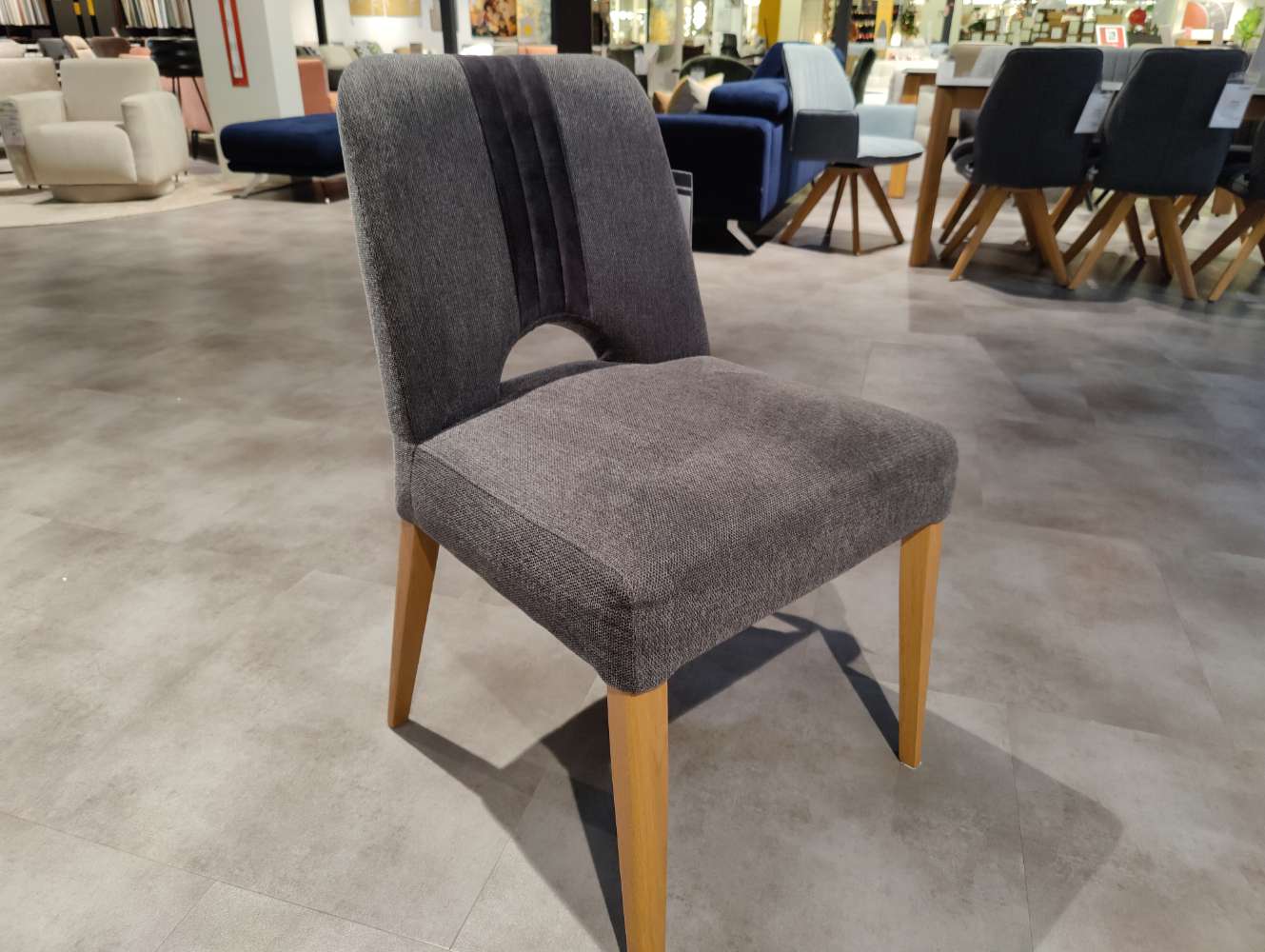 Stuhl – Polsterstuhl -Anthrazit – Füße Eiche – Retro