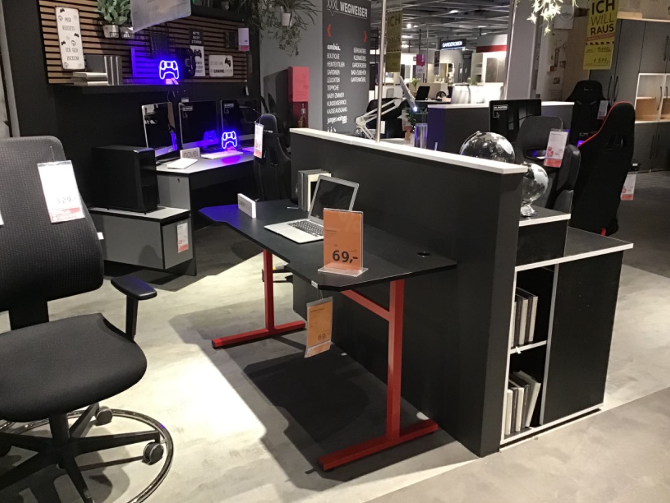 XXXLutz Ausstellungsstück Möbel Gamingtisch Player rot schwarz