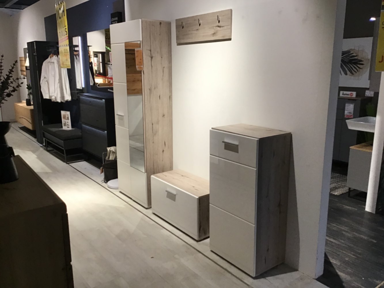 XXXLutz Ausstellungsstück Möbel Garderobe Sixx Eiche weiß