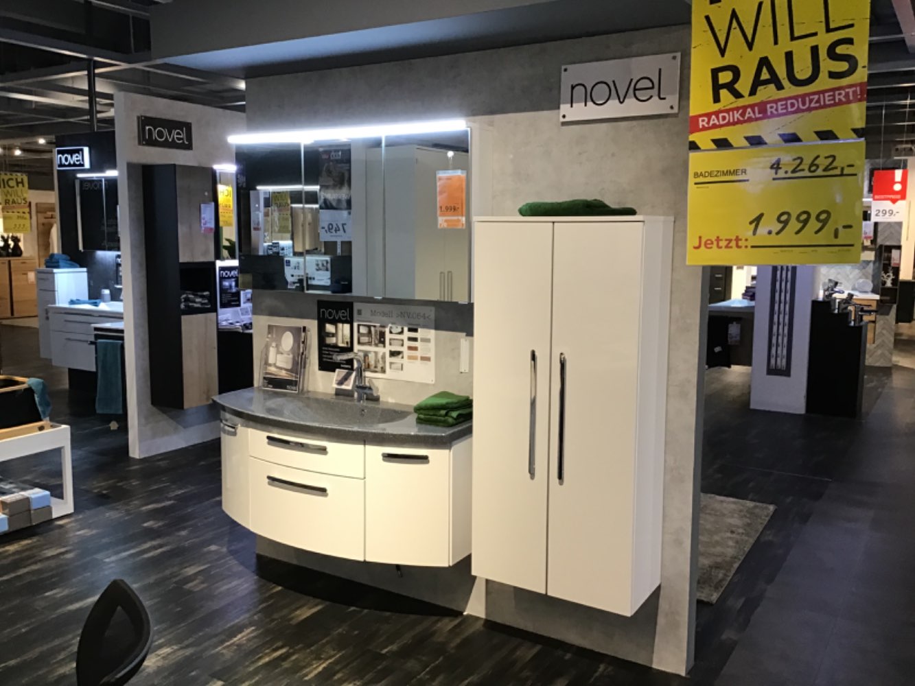 XXXLutz Ausstellungsstück Möbel Badezimmer NV.054 weiß Glanz