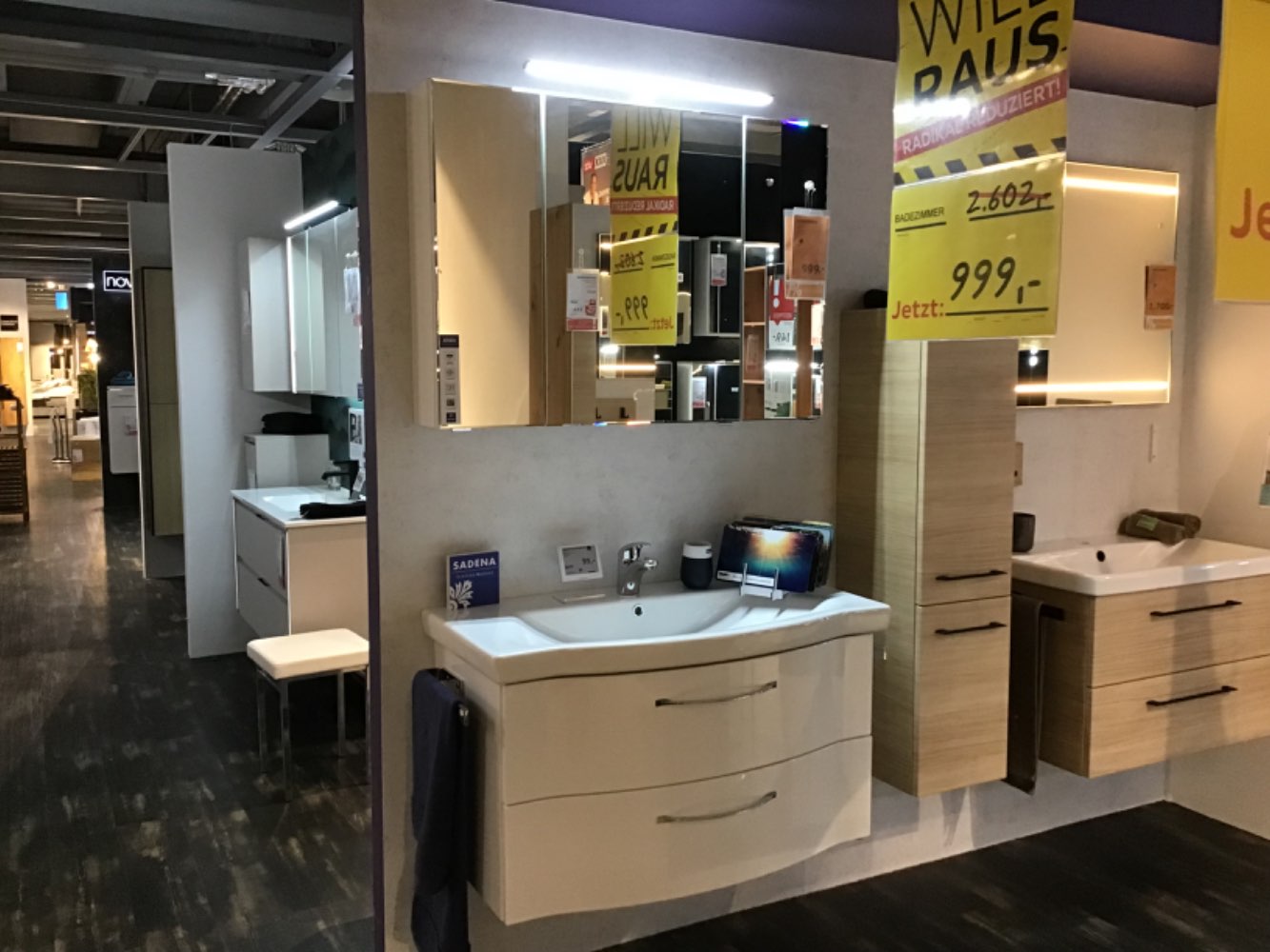 XXXLutz Ausstellungsstück Möbel Badezimmer Athen weiß Hochglanz